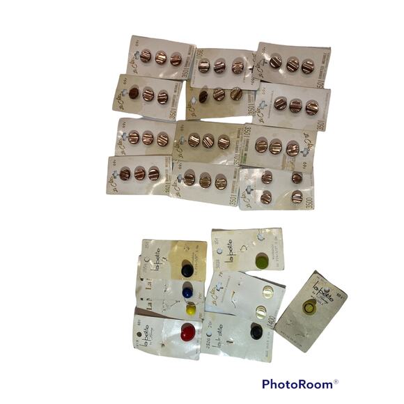Bundle of Vintage Buttons as is - Picture 1 of 7
